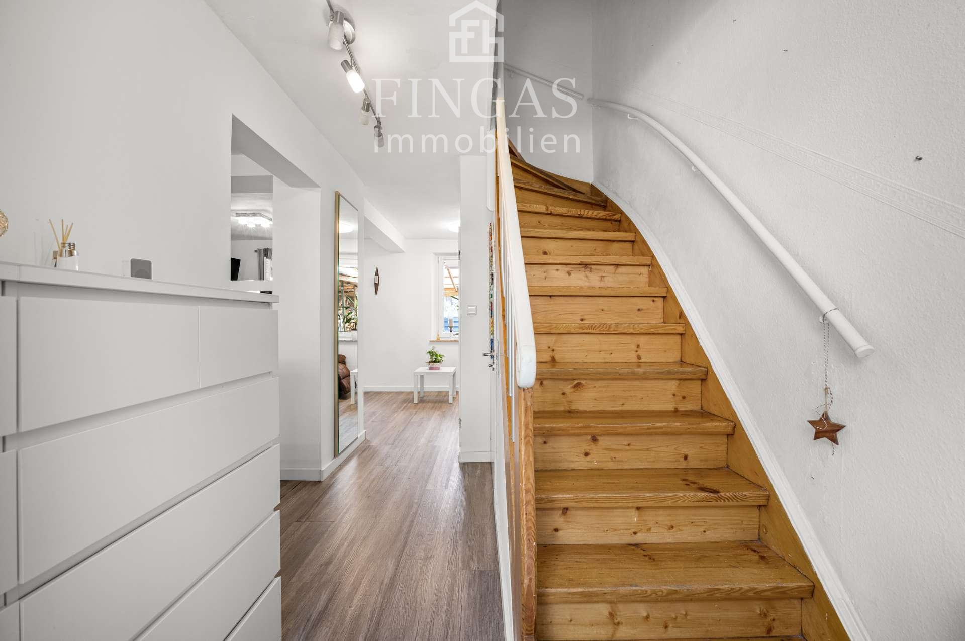 Bremen - VERKAUFT***Kernsaniertes lichtdurchflutetes Reihenmittelhaus in Walle***