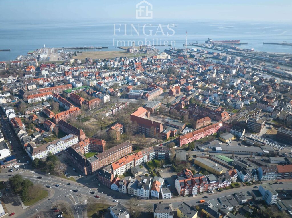Cuxhaven - ***5,6 % Rendite - 4 Eigentumswohnungen plus eine Gewerbeeinheit nahe Lotsenviertel***